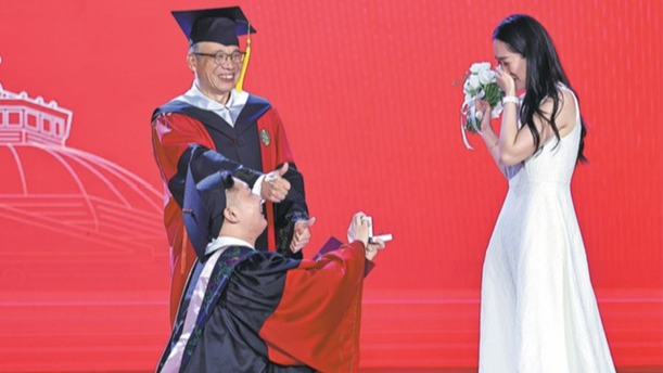 【CHINA DAILY】Romantic graduation